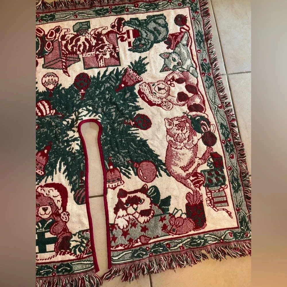 1992 Vintage Festive Holiday Tree Skirt with Teddy Bears Presents and Kittens